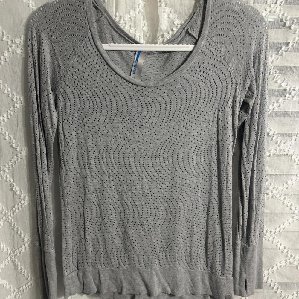 Womens Size Small Mondetta Grey Perforated‎ Wave Knit Long Sleeve Active Top